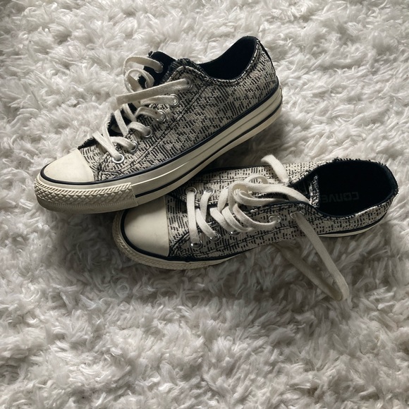 Converse Size 7-7.5 sneakers - Picture 2 of 4